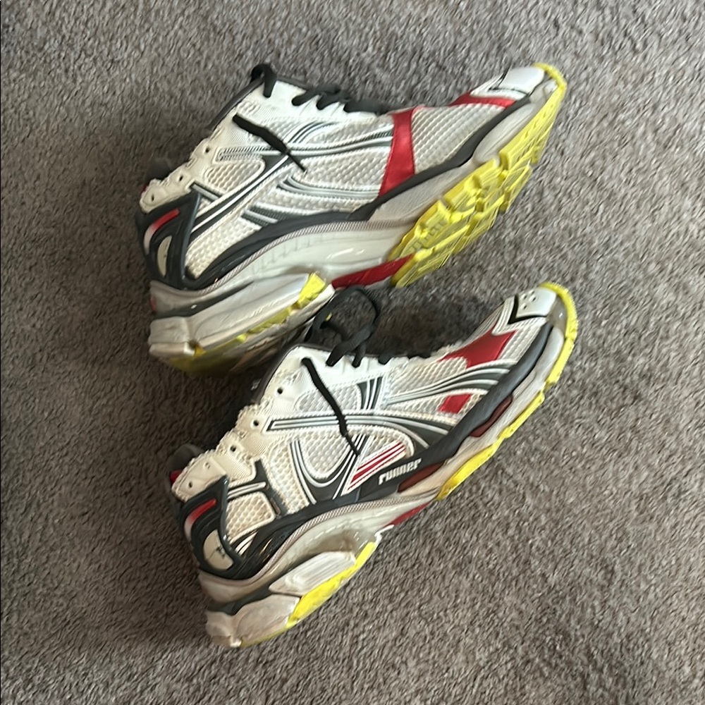 balenciaga runner size 10 (eu 43)